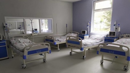 В больницах Бишкека есть 326 свободных мест для пациентов с COVID