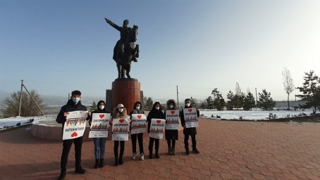 Волонтеры продвигают кампанию по вакцинации в Чуйской области