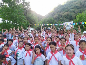 Солнце, свежий воздух и новые друзья. Контактные дети впервые посетили детский лагерь Алтын Балалык